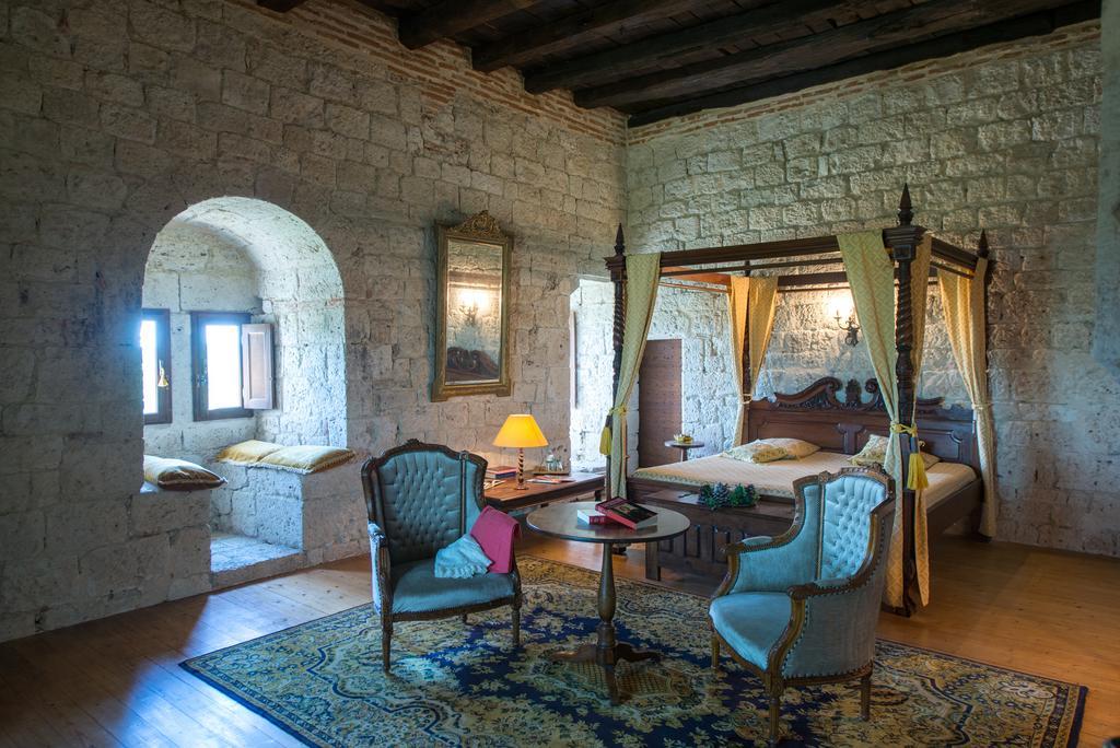 Chateau De Goudourville Villa Bagian luar foto